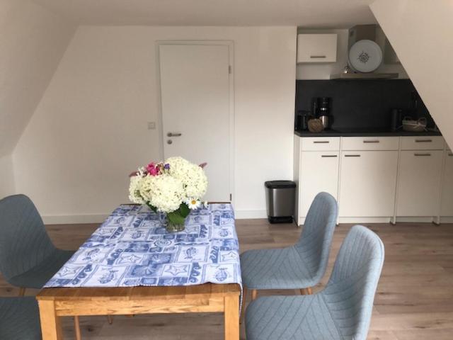 Die Graefin Auf Ruegen - Ferienappartements Parchtitz Buitenkant foto